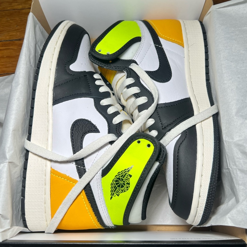 BRAND NEW - 2021 air Jordan 1 retro high og ‘volt gold’